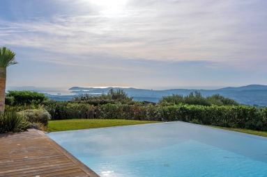 4 Bedroom(s) - 4 Bathroom(s) - 4,000m² land for sale in Var, Provence-Alpes-Côte-d\'Azur, France - FrenchPropertyPortal.com Provence Coast (Cassis to Cavalaire) for sale for 2,912,000€ in Var, Provence-Alpes-Côte-d\'Azur