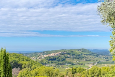 7 Bedroom(s) - 3 Bathroom(s) - 1,705m² land for sale in Var, Provence-Alpes-Côte-d\'Azur, France - FrenchPropertyPortal.com Provence Coast (Cassis to Cavalaire) for sale for 1,990,000€ in Var, Provence-Alpes-Côte-d\'Azur