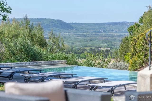 5 Bedroom(s) - 6 Bathroom(s) - 2,670m² land for sale in Vaucluse, Provence-Alpes-Côte-d\'Azur, France - FrenchPropertyPortal.com The Luberon / Vaucluse for sale for 1,395,000€ in Vaucluse, Provence-Alpes-Côte-d\'Azur