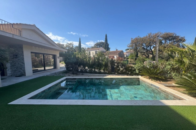 4 Bedroom(s) - 2 Bathroom(s) - 700m² land for sale in Var, Provence-Alpes-Côte-d\'Azur, France - FrenchPropertyPortal.com St Raphaël, Ste Maxime Area for sale for 1,290,000€ in Var, Provence-Alpes-Côte-d\'Azur