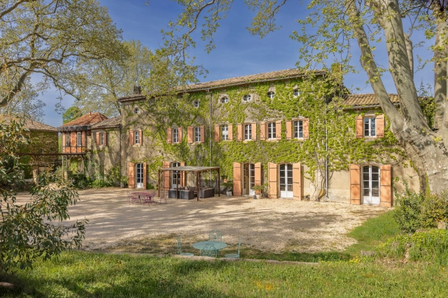 Uzes Area for sale for 1,499,000&euro; in Gard, Languedoc-Roussillon