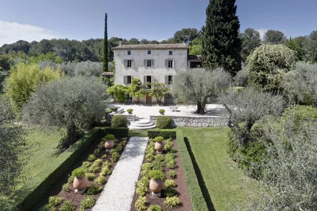 6 Bedroom(s) - 5 Bathroom(s) - 17,114m² land for sale in Alpes-Maritimes, Provence-Alpes-Côte-d'Azur, France - FrenchPropertyPortal.com Mougins, Valbonne, Grasse Area for sale for 3,950,000€ in Alpes-Maritimes, Provence-Alpes-Côte-d'Azur