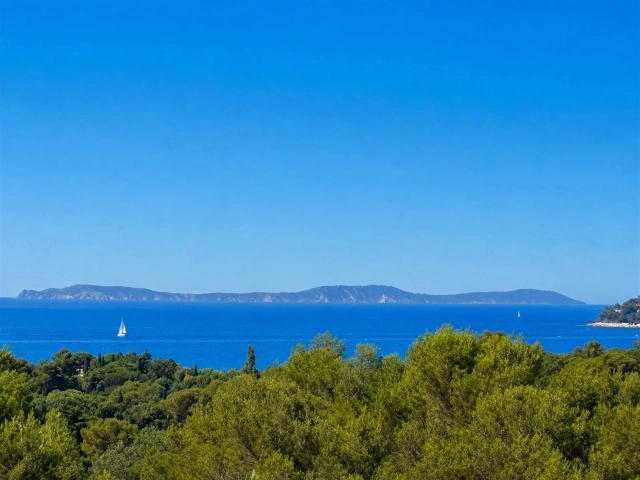 6 Bedroom(s) - 5 Bathroom(s) - 2,600m² land for sale in Var, Provence-Alpes-Côte-d\'Azur, France - FrenchPropertyPortal.com St. Tropez, Grimaud Area for sale for 2,990,000€ in Var, Provence-Alpes-Côte-d\'Azur