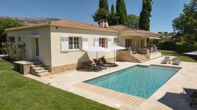 5 Bedroom(s) - 3 Bathroom(s) - 2,538m² land for sale in Alpes-Maritimes, Provence-Alpes-Côte-d'Azur, France - FrenchPropertyPortal.com Mougins, Valbonne, Grasse Area for sale for 1,200,000€ in Alpes-Maritimes, Provence-Alpes-Côte-d'Azur