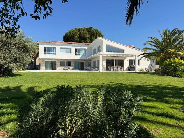 5 Bedroom(s) - 5 Bathroom(s) - 1,400m² land for sale in Var, Provence-Alpes-Côte-d\'Azur, France - FrenchPropertyPortal.com Provence Coast (Cassis to Cavalaire) for sale for 2,900,000€ in Var, Provence-Alpes-Côte-d\'Azur