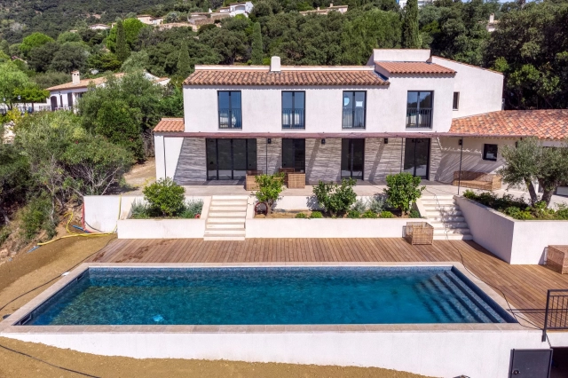 4 Bedroom(s) - 4 Bathroom(s) - 2,014m² land for sale in Var, Provence-Alpes-Côte-d\'Azur, France - FrenchPropertyPortal.com Provence Coast (Cassis to Cavalaire) for sale for 2,800,000€ in Var, Provence-Alpes-Côte-d\'Azur
