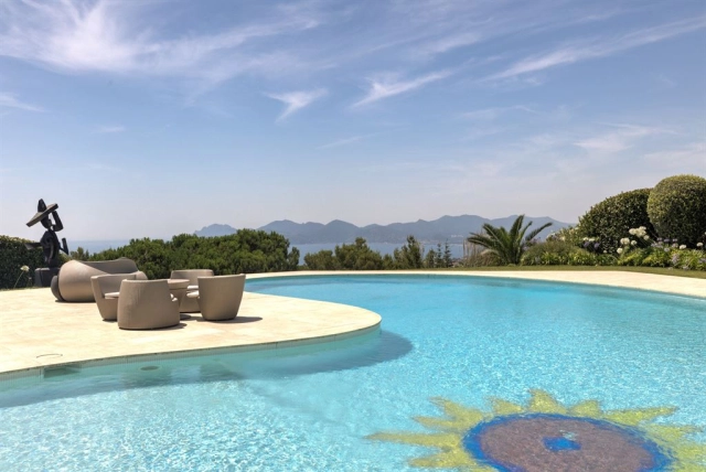 7 Bedroom(s) - 7 Bathroom(s) - 2,759m² land for sale in Alpes-Maritimes, Provence-Alpes-Côte-d'Azur, France - FrenchPropertyPortal.com Cannes Area for sale for 19,850,000€ in Alpes-Maritimes, Provence-Alpes-Côte-d'Azur