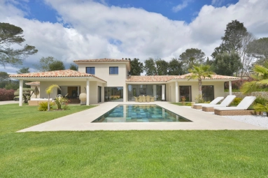 5 Bedroom(s) - 3 Bathroom(s) - 2,200m² land for sale in Alpes-Maritimes, Provence-Alpes-Côte-d'Azur, France - FrenchPropertyPortal.com Mougins, Valbonne, Grasse Area for sale for 2,490,000€ in Alpes-Maritimes, Provence-Alpes-Côte-d'Azur