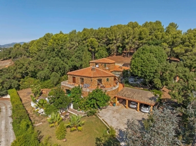 7 Bedroom(s) - 6 Bathroom(s) - 10,000m² land for sale in Var, Provence-Alpes-Côte-d\'Azur, France - FrenchPropertyPortal.com Provence Coast (Cassis to Cavalaire) for sale for 1,750,000€ in Var, Provence-Alpes-Côte-d\'Azur