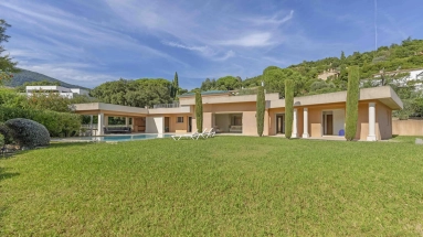 6 Bedroom(s) - 4 Bathroom(s) - 1,600m² land for sale in Var, Provence-Alpes-Côte-d\'Azur, France - FrenchPropertyPortal.com Provence Coast (Cassis to Cavalaire) for sale for 2,395,000€ in Var, Provence-Alpes-Côte-d\'Azur