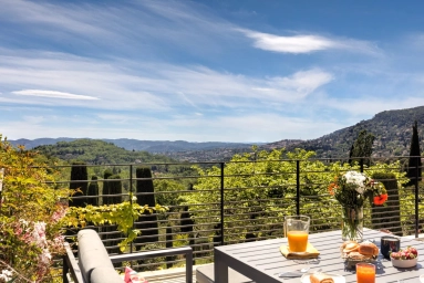 5 Bedroom(s) - 3 Bathroom(s) - 5,265m² land for sale in Alpes-Maritimes, Provence-Alpes-Côte-d'Azur, France - FrenchPropertyPortal.com Mougins, Valbonne, Grasse Area for sale for 1,750,000€ in Alpes-Maritimes, Provence-Alpes-Côte-d'Azur