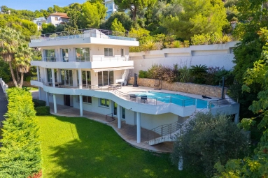 5 Bedroom(s) - 2 Bathroom(s) - 1,300m² land for sale in Bouches-du-Rhône, Provence-Alpes-Côte-d'Azur, France - FrenchPropertyPortal.com Marseille & Cote Bleu for sale for 3,990,000€ in Bouches-du-Rhône, Provence-Alpes-Côte-d'Azur