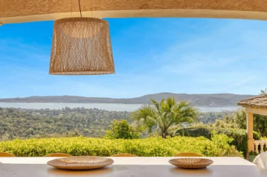 8 Bedroom(s) - 4 Bathroom(s) - 4,400m² land for sale in Var, Provence-Alpes-Côte-d\'Azur, France - FrenchPropertyPortal.com St. Tropez, Grimaud Area for sale for 3,990,000€ in Var, Provence-Alpes-Côte-d\'Azur