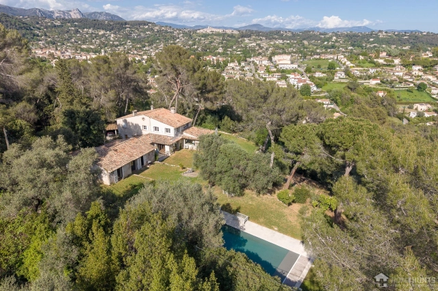9 Bedroom(s) - 3 Bathroom(s) - 12,269m² land for sale in Alpes-Maritimes, Provence-Alpes-Côte-d'Azur, France - FrenchPropertyPortal.com Vence, St. Paul Area for sale for 2,650,000€ in Alpes-Maritimes, Provence-Alpes-Côte-d'Azur