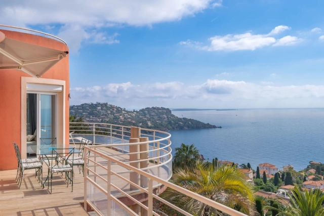 7 Bedroom(s) - 2 Bathroom(s) - 1,200m² land for sale in Var, Provence-Alpes-Côte-d\'Azur, France - FrenchPropertyPortal.com Cannes Area for sale for 2,750,000€ in Var, Provence-Alpes-Côte-d\'Azur