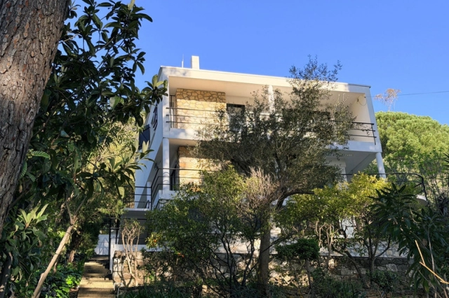 4 Bedroom(s) - 3 Bathroom(s) - 1,678m² land for sale in Alpes-Maritimes, Provence-Alpes-Côte-d'Azur, France - FrenchPropertyPortal.com Antibes Area for sale for 1,798,000€ in Alpes-Maritimes, Provence-Alpes-Côte-d'Azur