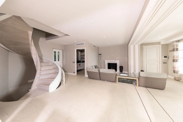 4 Bedroom(s) - 4 Bathroom(s) - 1,420m² land for sale in Alpes-Maritimes, Provence-Alpes-Côte-d'Azur, France - FrenchPropertyPortal.com Antibes Area for sale for 3,832,500€ in Alpes-Maritimes, Provence-Alpes-Côte-d'Azur