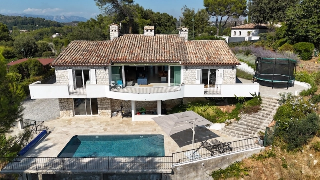 5 Bedroom(s) - 2 Bathroom(s) - 4,000m² land for sale in Alpes-Maritimes, Provence-Alpes-Côte-d'Azur, France - FrenchPropertyPortal.com Mougins, Valbonne, Grasse Area for sale for 1,790,000€ in Alpes-Maritimes, Provence-Alpes-Côte-d'Azur