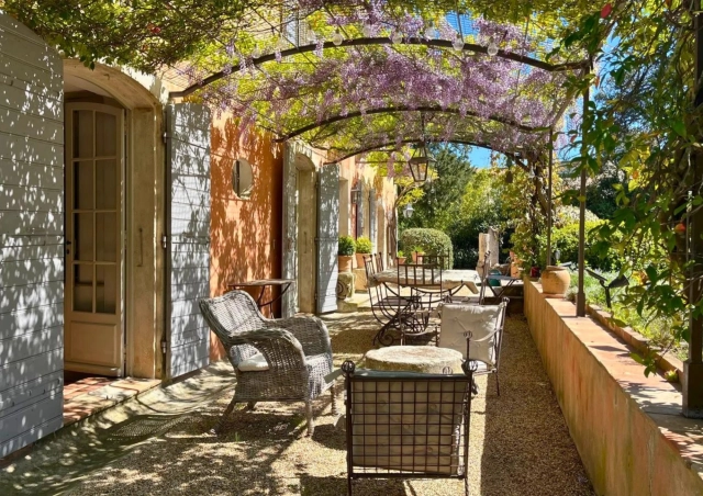5 Bedroom(s) - 5 Bathroom(s) - 5,000m² land for sale in Bouches-du-Rhône, Provence-Alpes-Côte-d'Azur, France - FrenchPropertyPortal.com Alpilles (Saint Remy, Maussane, Arles) for sale for 1,575,000€ in Bouches-du-Rhône, Provence-Alpes-Côte-d'Azur