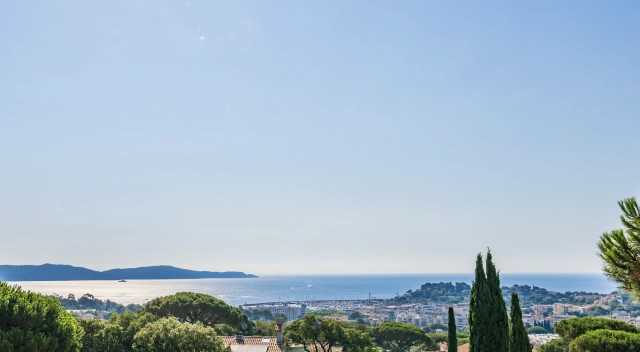 5 Bedroom(s) - 3 Bathroom(s) - 698m² land for sale in Var, Provence-Alpes-Côte-d\'Azur, France - FrenchPropertyPortal.com Provence Coast (Cassis to Cavalaire) for sale for 1,495,000€ in Var, Provence-Alpes-Côte-d\'Azur
