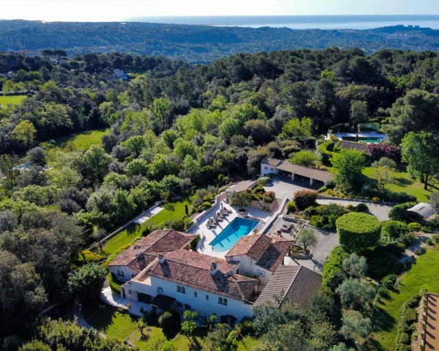 5 Bedroom(s) - 5 Bathroom(s) - 6,575m² land for sale in Alpes-Maritimes, Provence-Alpes-Côte-d'Azur, France - FrenchPropertyPortal.com Vence, St. Paul Area for sale for 2,990,000€ in Alpes-Maritimes, Provence-Alpes-Côte-d'Azur