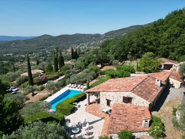 6 Bedroom(s) - 3 Bathroom(s) - 5,000m² land for sale in Var, Provence-Alpes-Côte-d\'Azur, France - FrenchPropertyPortal.com Var Countryside (Fayence, Lorgues, Cotignac) for sale for 1,350,000€ in Var, Provence-Alpes-Côte-d\'Azur