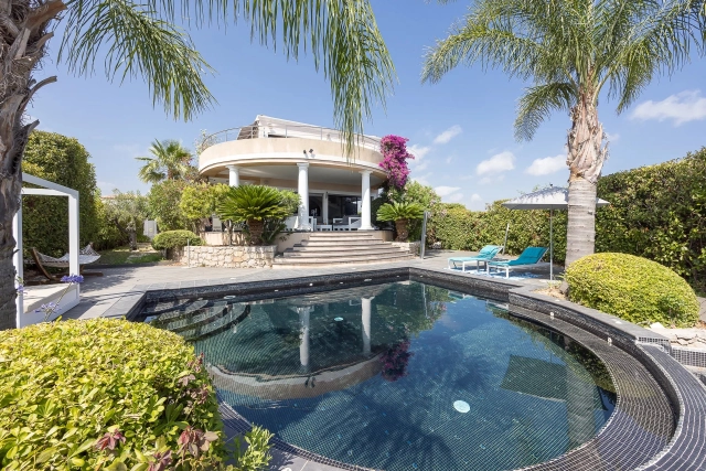 4 Bedroom(s) - 3 Bathroom(s) - 800m² land for sale in Alpes-Maritimes, Provence-Alpes-Côte-d'Azur, France - FrenchPropertyPortal.com Antibes Area for sale for 2,290,000€ in Alpes-Maritimes, Provence-Alpes-Côte-d'Azur