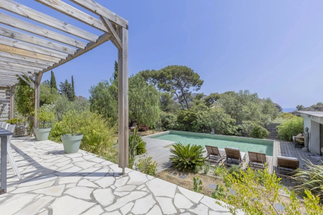 4 Bedroom(s) - 3 Bathroom(s) - 1,041m² land for sale in Var, Provence-Alpes-Côte-d\'Azur, France - FrenchPropertyPortal.com Provence Coast (Cassis to Cavalaire) for sale for 1,700,000€ in Var, Provence-Alpes-Côte-d\'Azur