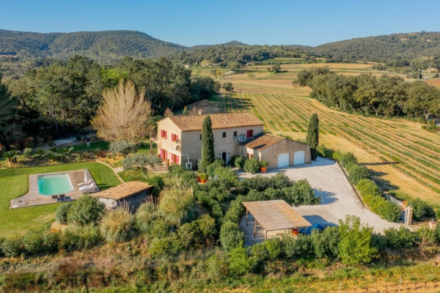 5 Bedroom(s) - 5 Bathroom(s) - 9,000m² land for sale in Var, Provence-Alpes-Côte-d\'Azur, France - FrenchPropertyPortal.com St. Tropez, Grimaud Area for sale for 1,785,000€ in Var, Provence-Alpes-Côte-d\'Azur