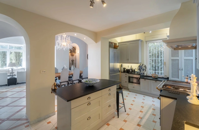 5 Bedroom(s) - 4 Bathroom(s) - 3,360m² land for sale in Alpes-Maritimes, Provence-Alpes-Côte-d'Azur, France - FrenchPropertyPortal.com Mougins, Valbonne, Grasse Area for sale for 1,580,000€ in Alpes-Maritimes, Provence-Alpes-Côte-d'Azur