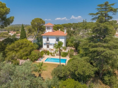 9 Bedroom(s) - 5 Bathroom(s) - 2,947m² land for sale in Var, Provence-Alpes-Côte-d\'Azur, France - FrenchPropertyPortal.com St Raphaël, Ste Maxime Area for sale for 2,050,000€ in Var, Provence-Alpes-Côte-d\'Azur