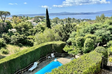 5 Bedroom(s) - 2 Bathroom(s) - 1,555m² land for sale in Var, Provence-Alpes-Côte-d\'Azur, France - FrenchPropertyPortal.com St Raphaël, Ste Maxime Area for sale for 1,785,000€ in Var, Provence-Alpes-Côte-d\'Azur