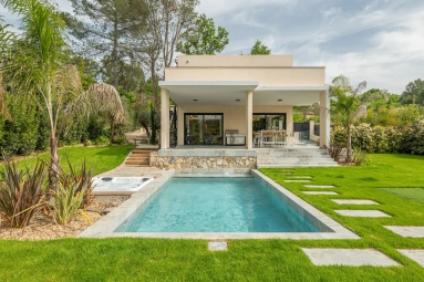 4 Bedroom(s) - 4 Bathroom(s) - 319m² land for sale in Alpes-Maritimes, Provence-Alpes-Côte-d'Azur, France - FrenchPropertyPortal.com Mougins, Valbonne, Grasse Area for sale for 2,100,000€ in Alpes-Maritimes, Provence-Alpes-Côte-d'Azur