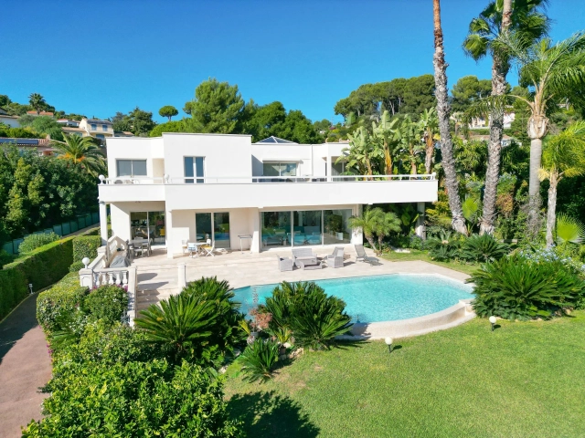 4 Bedroom(s) - 4 Bathroom(s) - 1,940m² land for sale in Alpes-Maritimes, Provence-Alpes-Côte-d'Azur, France - FrenchPropertyPortal.com Antibes Area for sale for 2,350,000€ in Alpes-Maritimes, Provence-Alpes-Côte-d'Azur