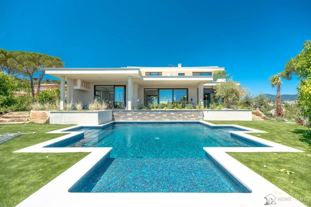 4 Bedroom(s) - 4 Bathroom(s) - 1,355m² land for sale in Var, Provence-Alpes-Côte-d\'Azur, France - FrenchPropertyPortal.com St Raphaël, Ste Maxime Area for sale for 3,900,000€ in Var, Provence-Alpes-Côte-d\'Azur