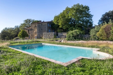 7 Bedroom(s) - 4 Bathroom(s) - 50,000m² land for sale in Vaucluse, Provence-Alpes-Côte-d\'Azur, France - FrenchPropertyPortal.com The Luberon / Vaucluse for sale for 1,650,000€ in Vaucluse, Provence-Alpes-Côte-d\'Azur