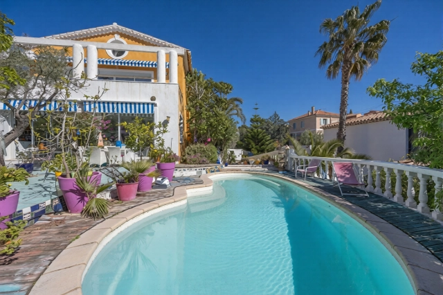 3 Bedroom(s) - 2 Bathroom(s) - 707m² land for sale in Var, Provence-Alpes-Côte-d\'Azur, France - FrenchPropertyPortal.com Provence Coast (Cassis to Cavalaire) for sale for 1,440,000€ in Var, Provence-Alpes-Côte-d\'Azur