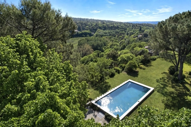 Uzes Area for sale for 1,325,000&euro; in Gard, Languedoc-Roussillon