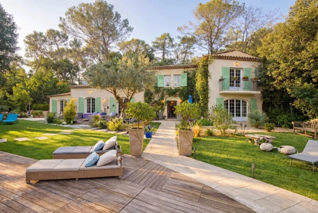 3 Bedroom(s) - 3 Bathroom(s) - 2,137m² land for sale in Alpes-Maritimes, Provence-Alpes-Côte-d'Azur, France - FrenchPropertyPortal.com Mougins, Valbonne, Grasse Area for sale for 1,699,000€ in Alpes-Maritimes, Provence-Alpes-Côte-d'Azur