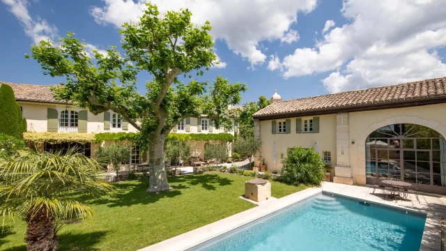 6 Bedroom(s) - 4 Bathroom(s) - 715m² land for sale in Bouches-du-Rhône, Provence-Alpes-Côte-d'Azur, France - FrenchPropertyPortal.com Alpilles (Saint Remy, Maussane, Arles) for sale for 2,491,000€ in Bouches-du-Rhône, Provence-Alpes-Côte-d'Azur
