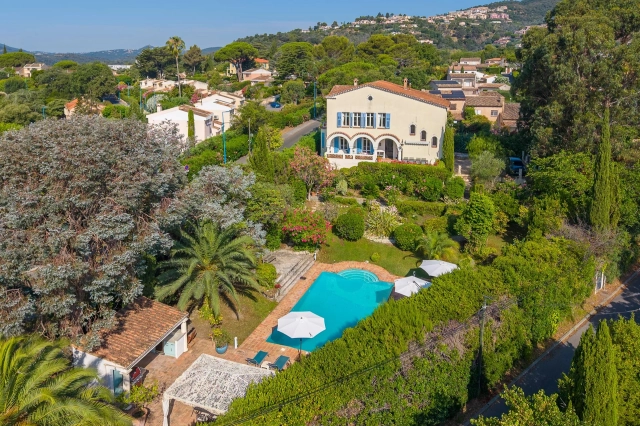 7 Bedroom(s) - 3 Bathroom(s) - 2,529m² land for sale in Alpes-Maritimes, Provence-Alpes-Côte-d'Azur, France - FrenchPropertyPortal.com Cannes Area for sale for 2,730,000€ in Alpes-Maritimes, Provence-Alpes-Côte-d'Azur