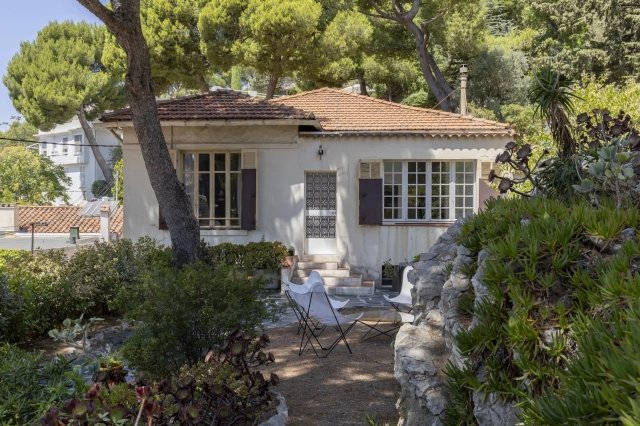 2 Bedroom(s) - 1 Bathroom(s) - 133m² land for sale in Bouches-du-Rhône, Provence-Alpes-Côte-d'Azur, France - FrenchPropertyPortal.com Marseille & Cote Bleu for sale for 1,500,000€ in Bouches-du-Rhône, Provence-Alpes-Côte-d'Azur