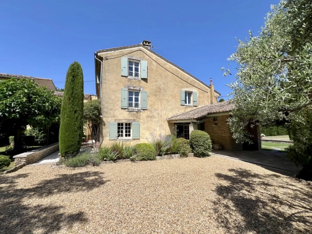 6 Bedroom(s) - 3 Bathroom(s) - 9,194m² land for sale in Vaucluse, Provence-Alpes-Côte-d\'Azur, France - FrenchPropertyPortal.com The Luberon / Vaucluse for sale for 1,450,000€ in Vaucluse, Provence-Alpes-Côte-d\'Azur