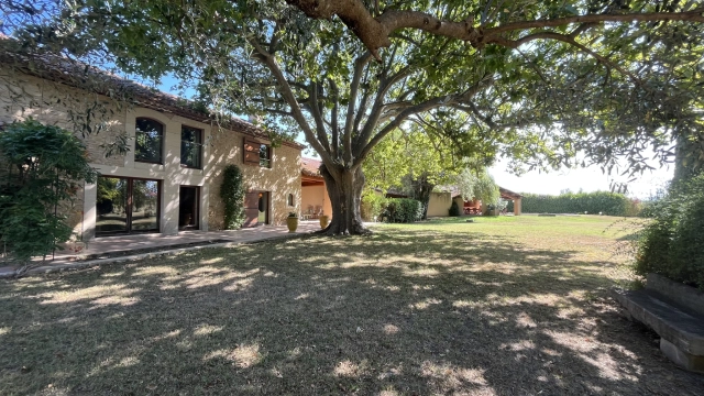 Avignon and North Provence for sale for 960,000&euro; in Vaucluse, Provence-Alpes-Côte-d\'Azur