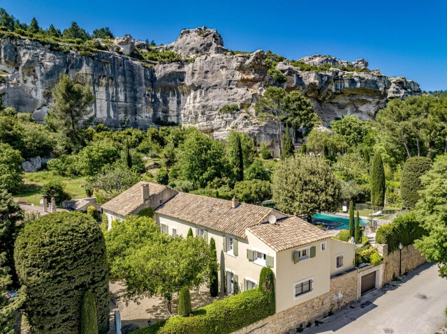 Alpilles (Saint Remy, Maussane, Arles) for sale for 2,495,000&euro; in Bouches-du-Rhône, Provence-Alpes-Côte-d'Azur
