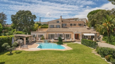 7 Bedroom(s) - 6 Bathroom(s) - 1,867m² land for sale in Var, Provence-Alpes-Côte-d\'Azur, France - FrenchPropertyPortal.com Var Countryside (Fayence, Lorgues, Cotignac) for sale for 1,995,000€ in Var, Provence-Alpes-Côte-d\'Azur