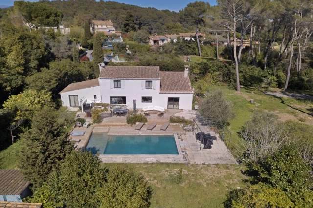 3 Bedroom(s) - 3 Bathroom(s) - 2,578m² land for sale in Alpes-Maritimes, Provence-Alpes-Côte-d'Azur, France - FrenchPropertyPortal.com Mougins, Valbonne, Grasse Area for sale for 1,750,000€ in Alpes-Maritimes, Provence-Alpes-Côte-d'Azur