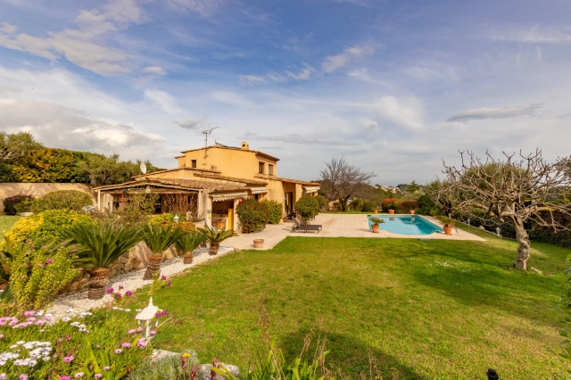 4 Bedroom(s) - 2 Bathroom(s) - 1,632m² land for sale in Alpes-Maritimes, Provence-Alpes-Côte-d'Azur, France - FrenchPropertyPortal.com Antibes Area for sale for 1,590,000€ in Alpes-Maritimes, Provence-Alpes-Côte-d'Azur