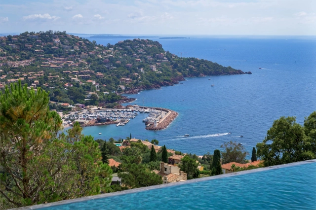4 Bedroom(s) - 1,074m² land for sale in Var, Provence-Alpes-Côte-d\'Azur, France - FrenchPropertyPortal.com Cannes Area for sale for 2,750,000€ in Var, Provence-Alpes-Côte-d\'Azur