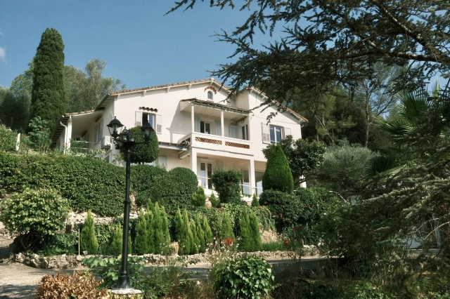 6 Bedroom(s) - 3 Bathroom(s) - 3,127m² land for sale in Alpes-Maritimes, Provence-Alpes-Côte-d'Azur, France - FrenchPropertyPortal.com Mougins, Valbonne, Grasse Area for sale for 1,190,000€ in Alpes-Maritimes, Provence-Alpes-Côte-d'Azur